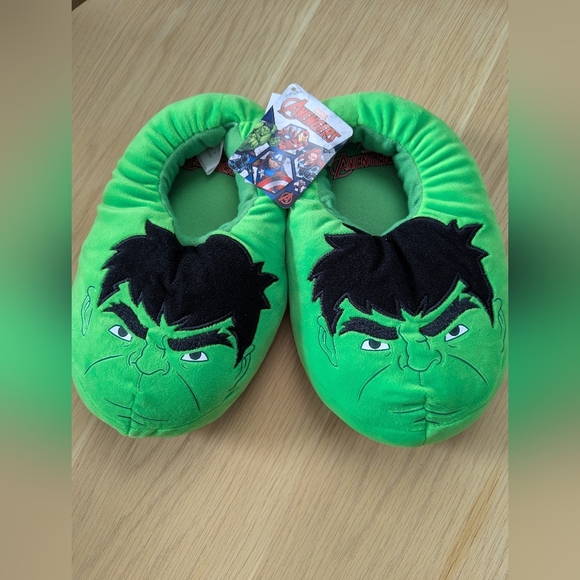 NWT Marvel Avengers Green Hulk Kids Unisex Plush Mooshy Slippers (Sz. Small 7/8) - Picture 1 of 15